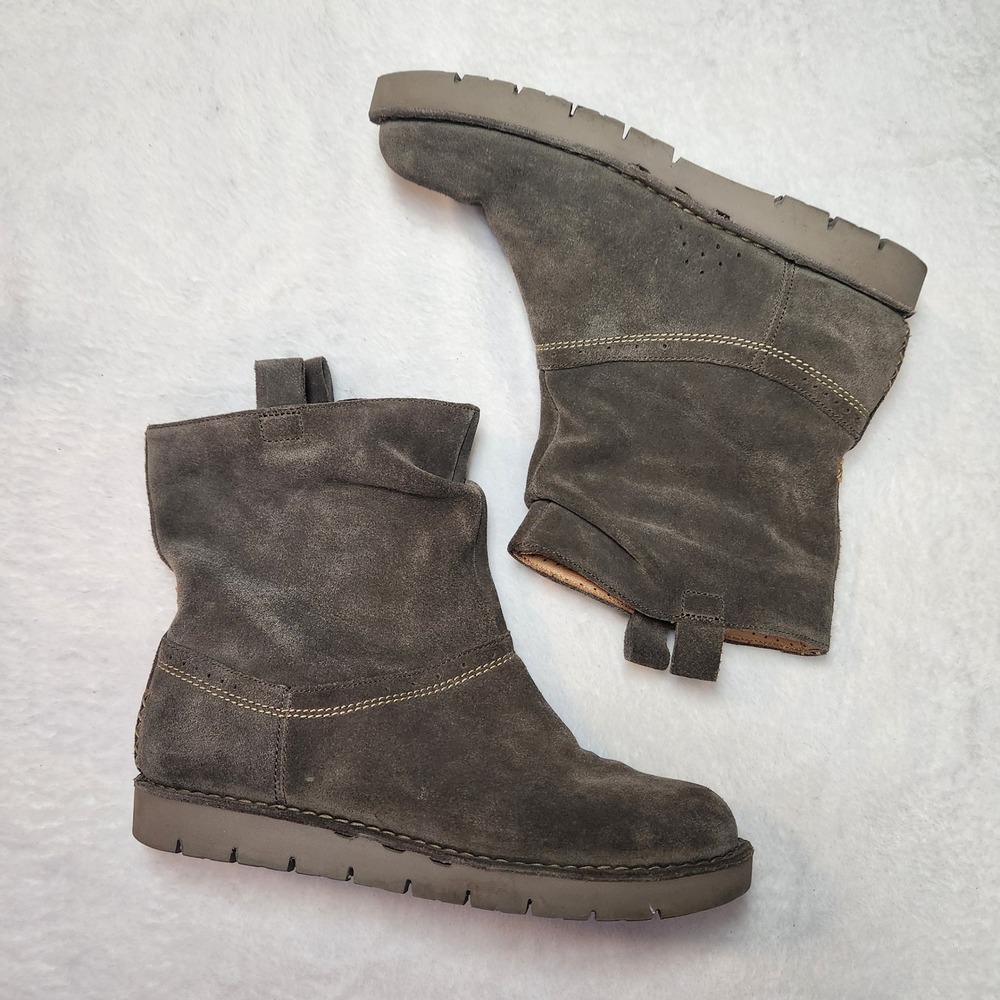 Clarks Artisan Unstructured Suede Ankle Boots Olive 7.5 M Cabin Gorp Boho Earthy